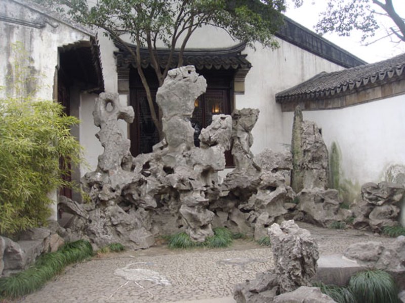 如何在家中DIY出一个精致的假山?今天我们就来一步步探讨这个有趣的话题。